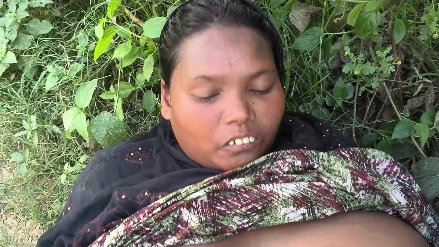Indian bhabhi Jungle saaf karte hue chudai ki