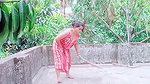 Pati ke bahar jane ke baad Bhabhi ne naya brah lene ke bahane ghar me bula kar kiya sex