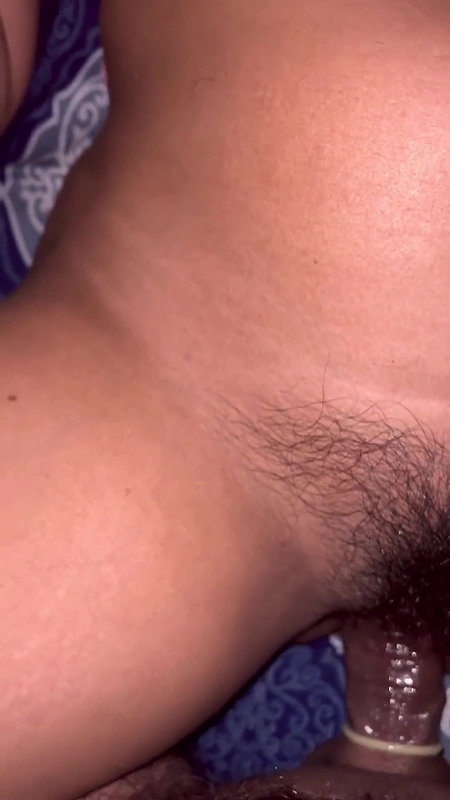 When no one was at home, he called his girlfriend home and fucked her